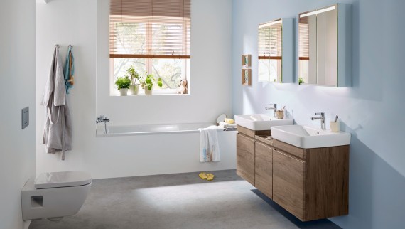Renova bathroom with bathtub Renova bathroom with bathtub
