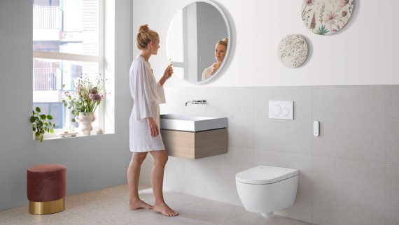 Geberit ONE bathroom with white ceramic appliances and bathroom furniture (© Geberit) Geberit ONE bathroom with white ceramic appliances and bathroom furniture (© Geberit)