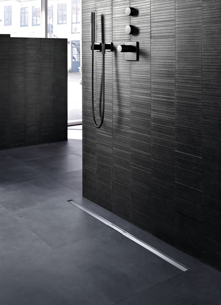 Floor-even shower with Geberit CleanLine shower channel Floor-even shower with Geberit CleanLine shower channel
