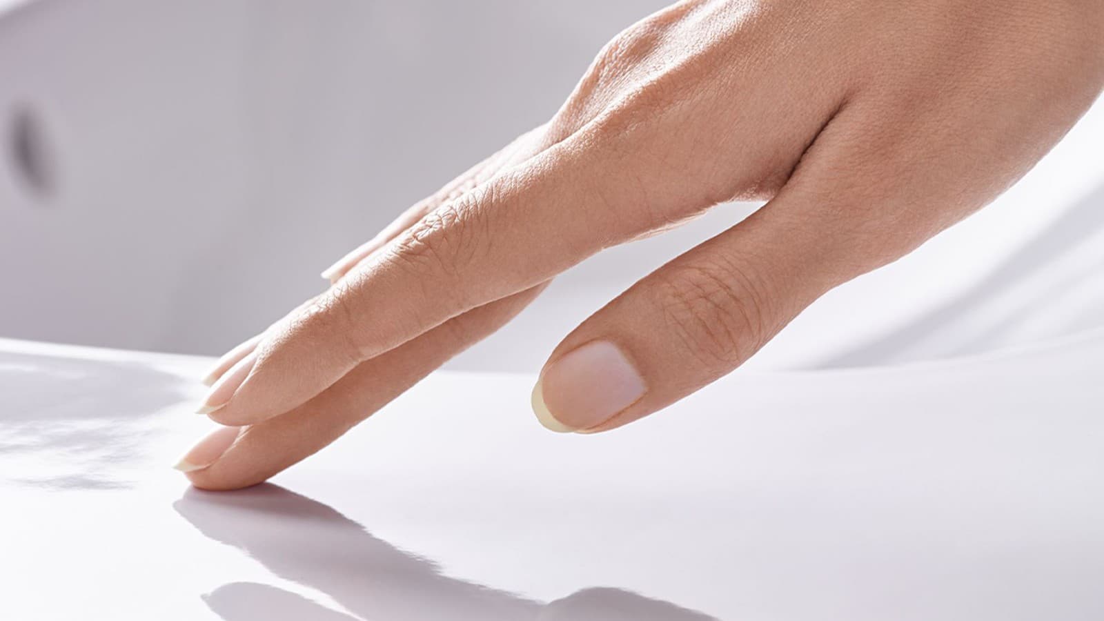 A washbasin ceramic appliance with special glaze KeraTect A washbasin ceramic appliance with special glaze KeraTect